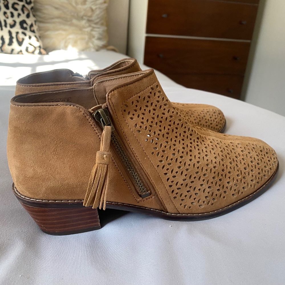 Vionic‎ Women's Shoes Joy Daytona Perforated Leather Ankle Booties Size 8